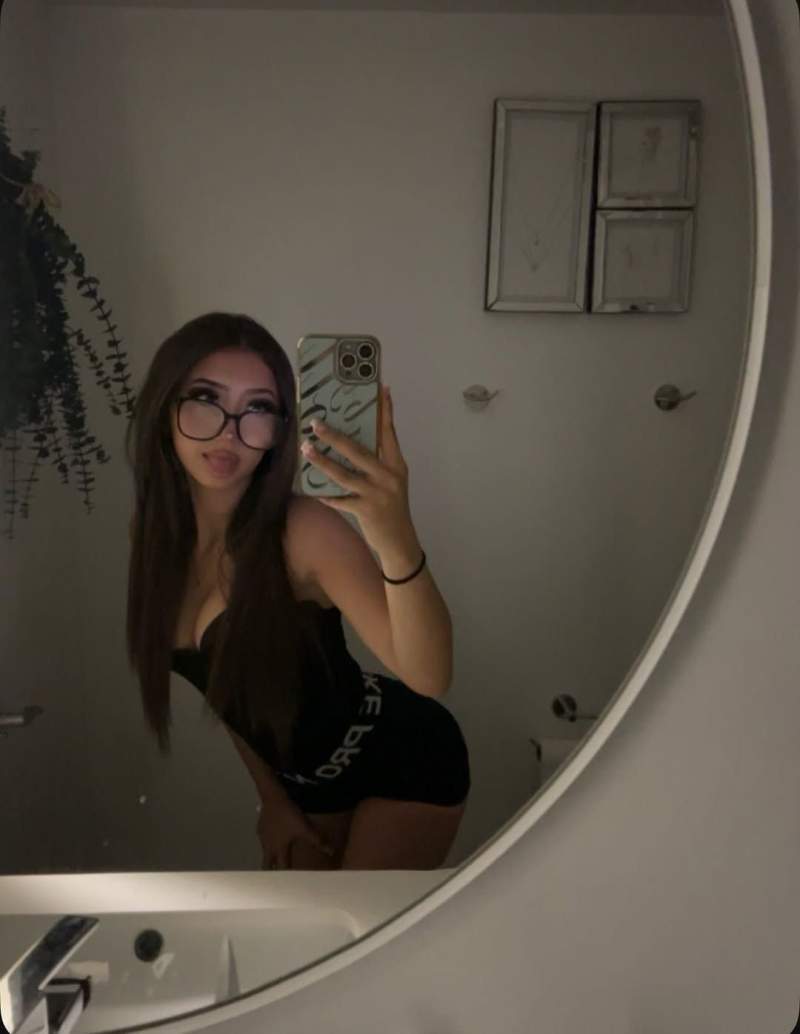 Gül İstanbul Escort